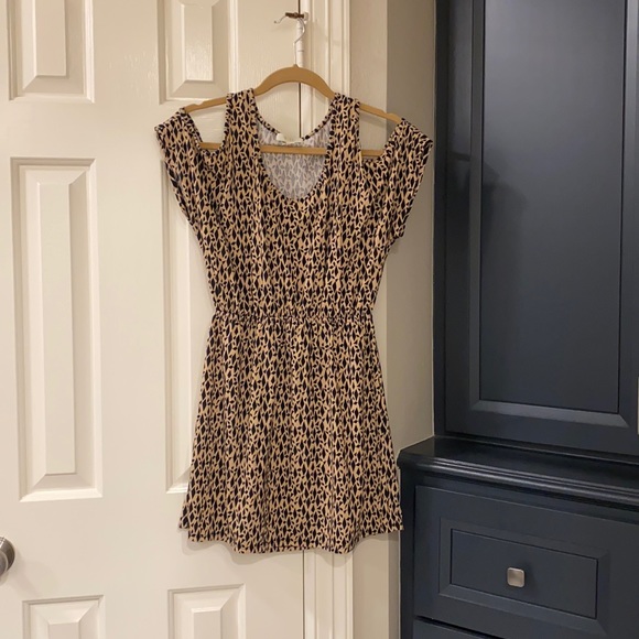 Cold shoulder dress. - Picture 1 of 2